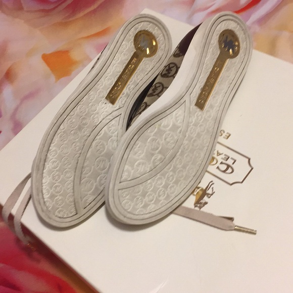 Michael KORS shoes size 8 - Picture 6 of 7